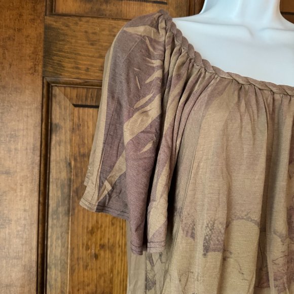 Charlotte Russe Taupe w/Mauve Flowers Pullover Top Large - Picture 6 of 12